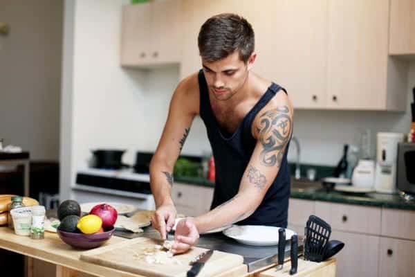 10 Attractive Things Guys Do Without Knowing That Turn Women On